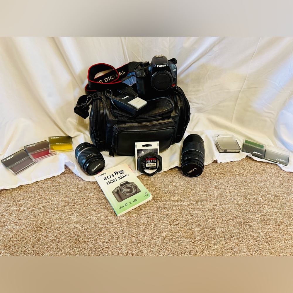 Canon Black EOS Rebel XS 1000D Camera Bundle with Accessories.  Works Perfectly!